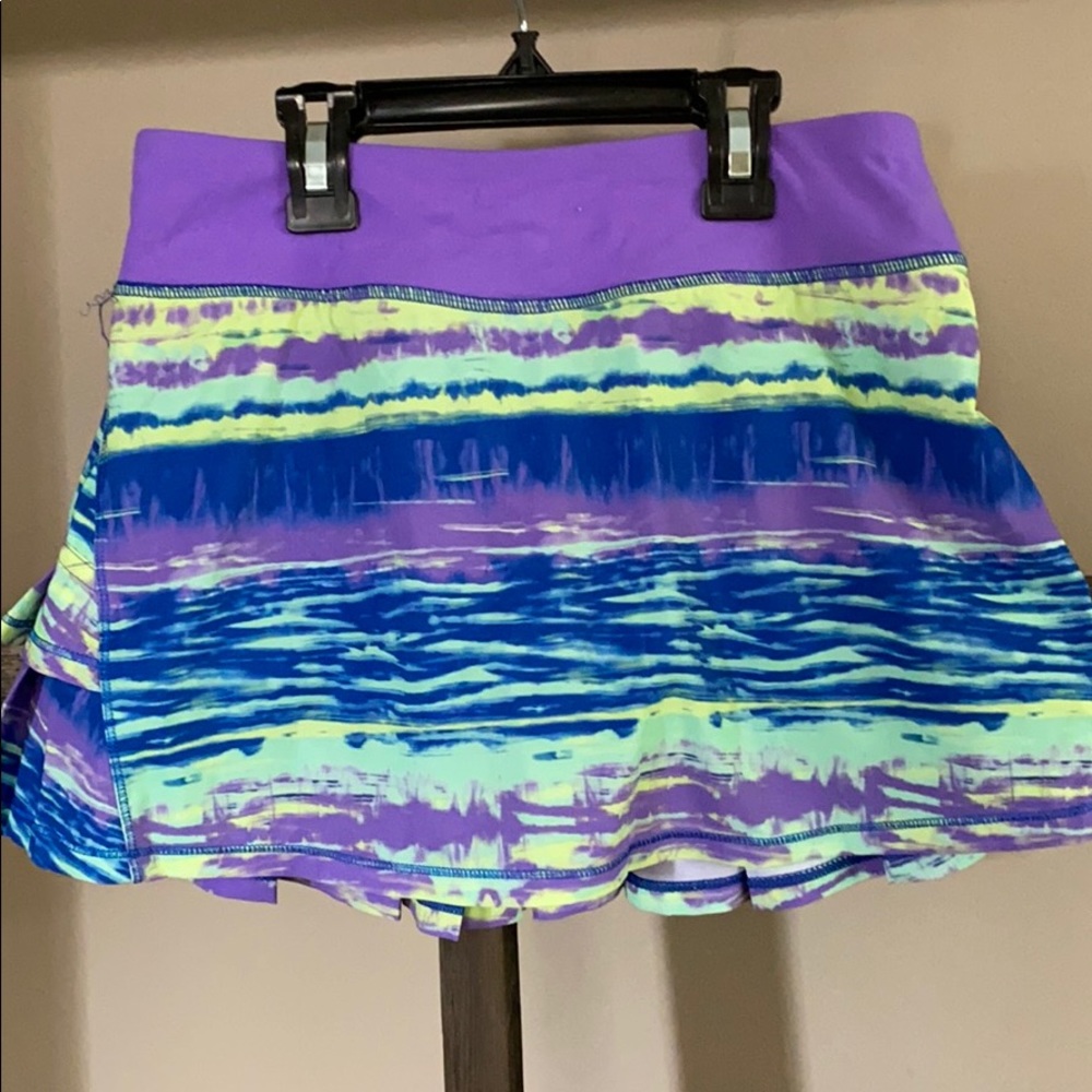 Gently worn girls tennis skirt.